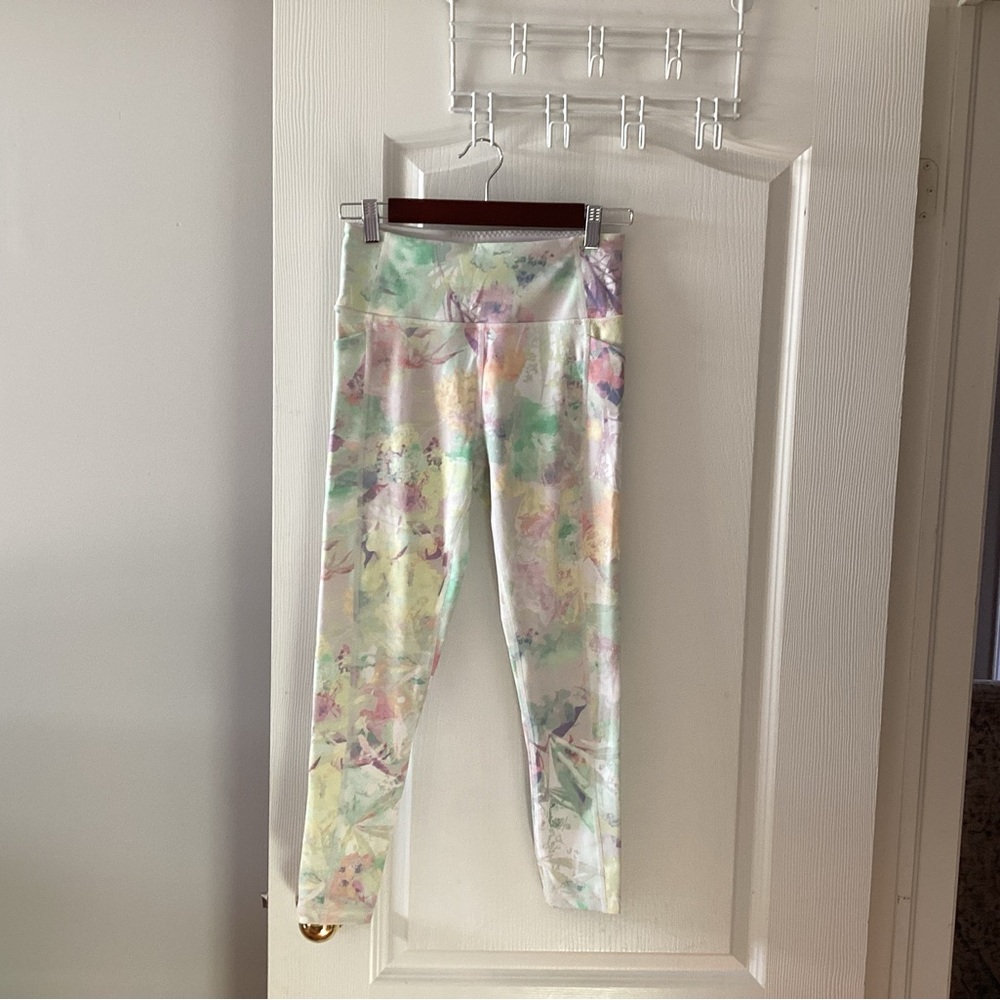 Victoria Secret Multicolor Leggings. Size 8.   B3